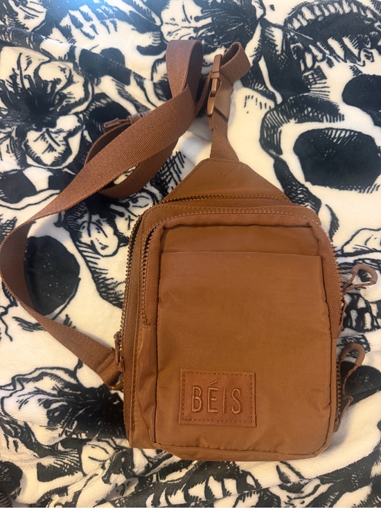 BEIS Handbags - Beis Sport Sling in Maple